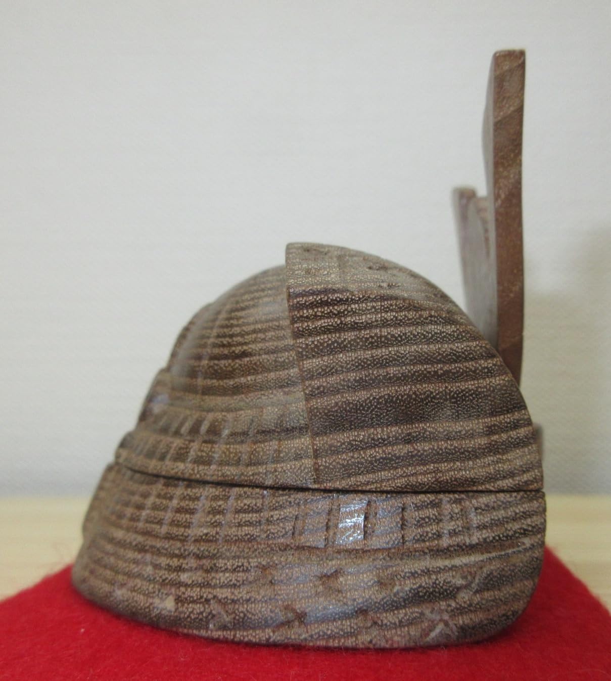 Amazon｜ノーブランド品【逢絢亭】茶道具香合桑地兜の形内金箔塗木製